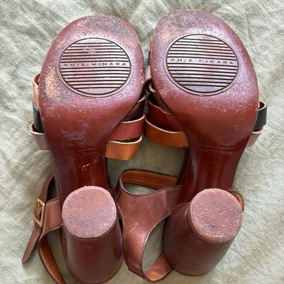 Elegant Multi-Color Strappy Sandals - Picture 3 of 4